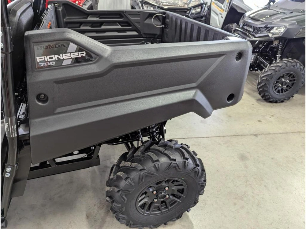 2025 Honda Pioneer 700 alt