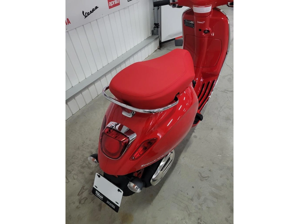 2023 Vespa Primavera 50 alt