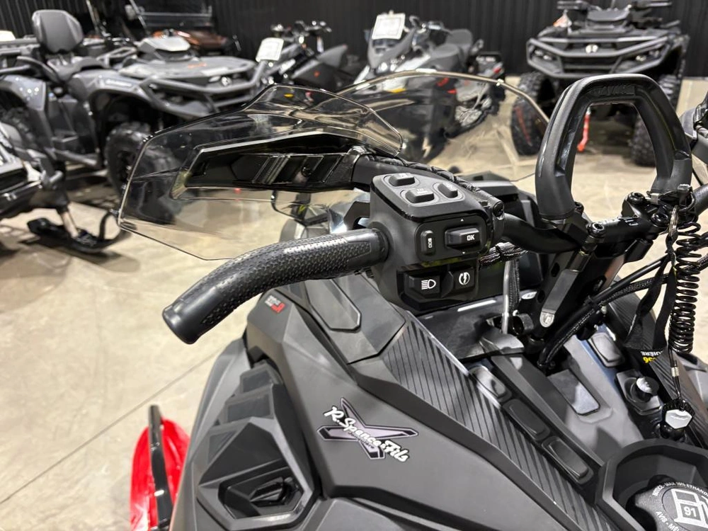 Lynx Brutal Re 15'' 900 Ace Turbo R Powdermax 2.5'' E.s. W/ 10.25'' Touchscreen 2026 alt