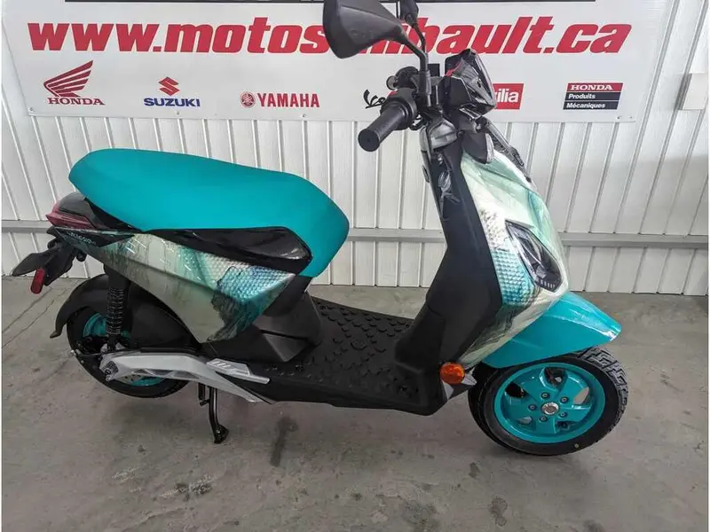 2022 Piaggio 1 Active thumbnail 3