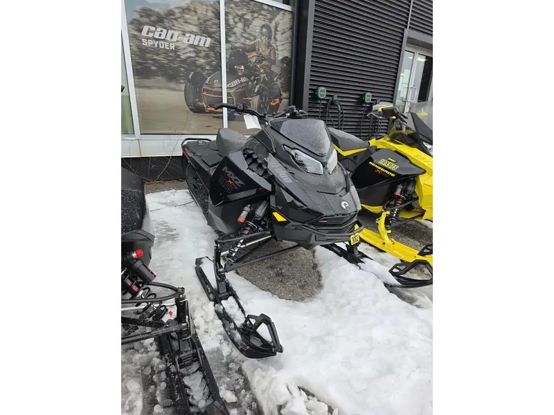 2025 Ski-Doo MXZ XRS 850