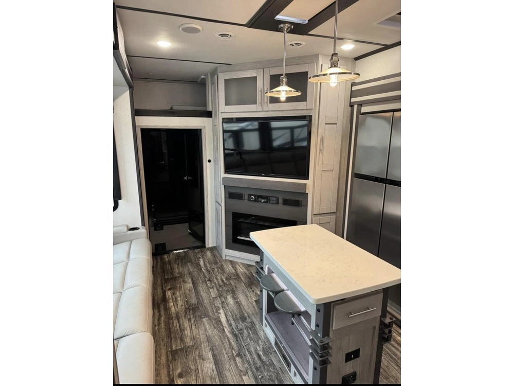 2022 Keystone Rv Fuzion 373 alt