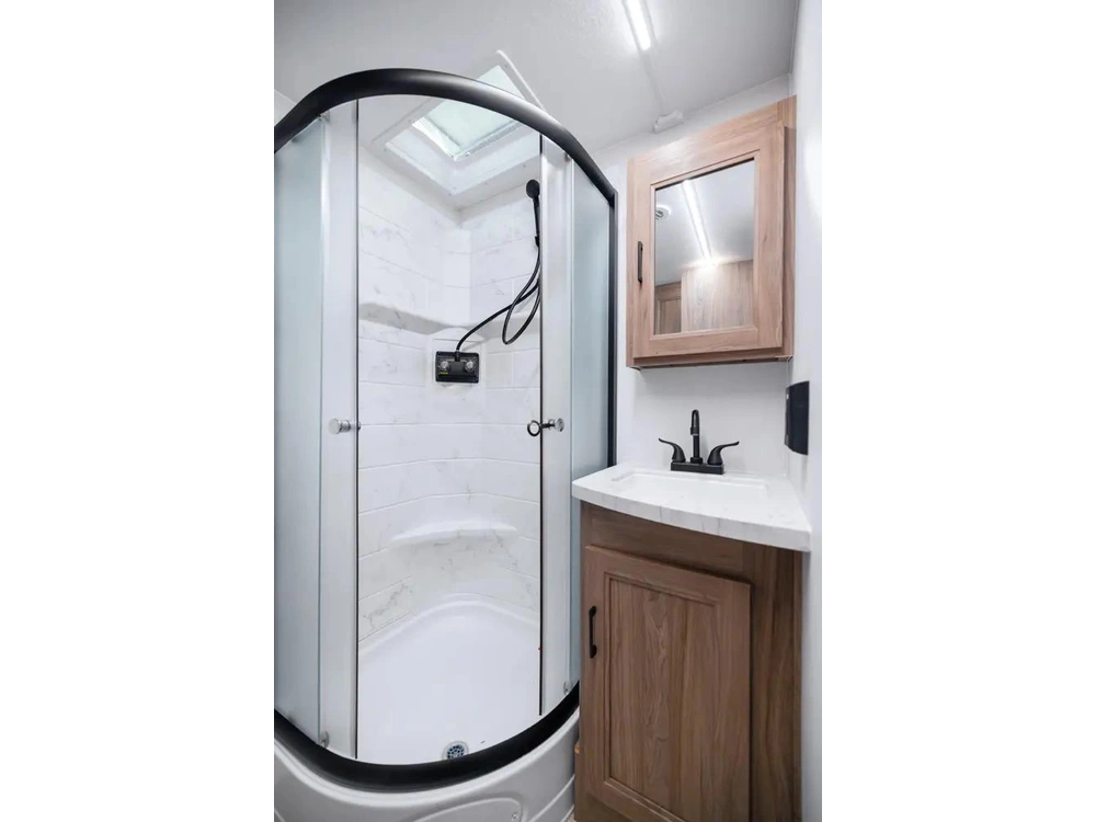 Coachmen Freedom Express 252rbs 2026 alt