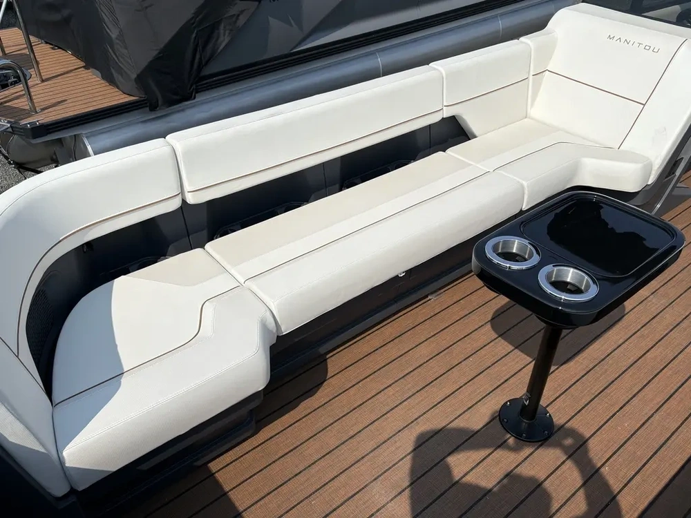 2025 Manitou Explore Switchback 26 Trifold Shp575 alt