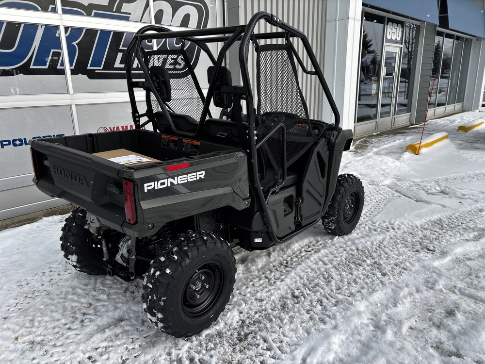 2026 Honda Pioneer 520 alt