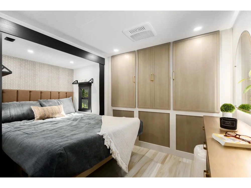 Forest River Heritage Glen 301fam 2026 alt