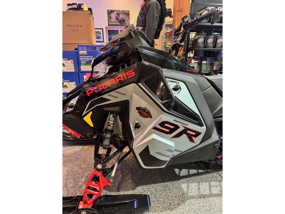 2026 Polaris 9r Rmk Pro 155x3.25 - Frosted Silver Metallic / Black / Indy® Red alt