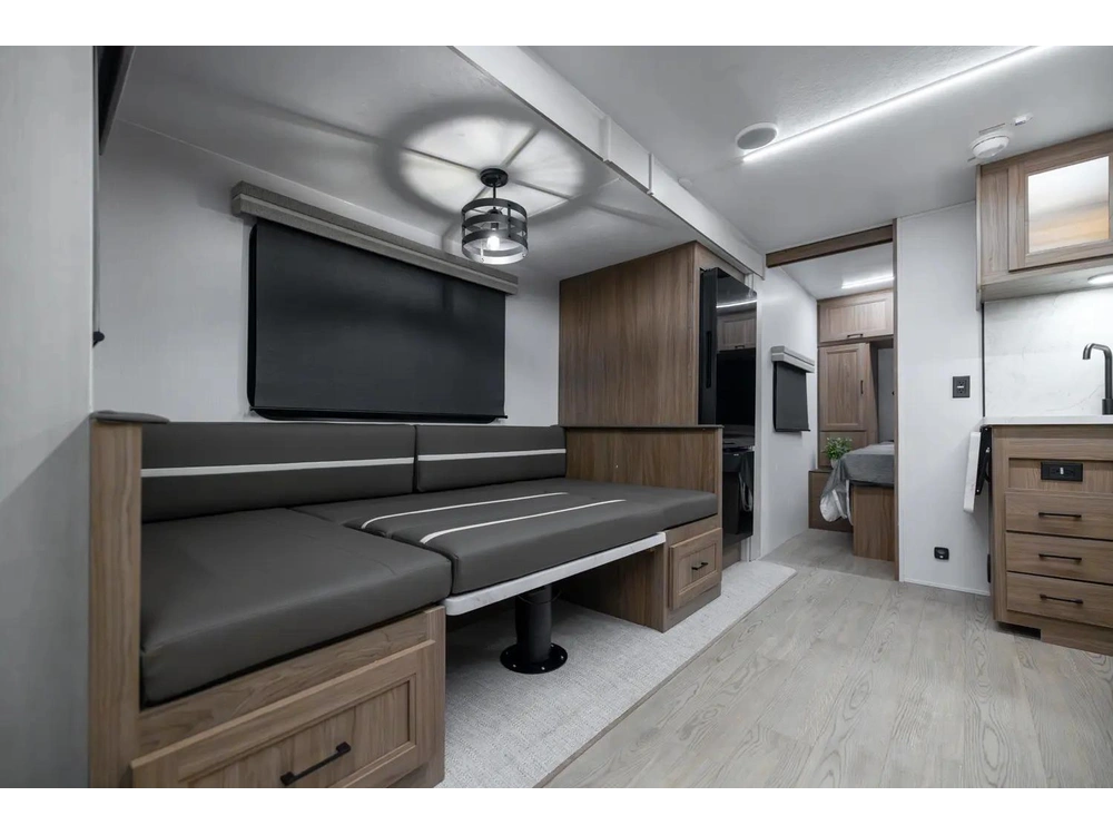 Coachmen Freedom Express 258bhs 2026 alt