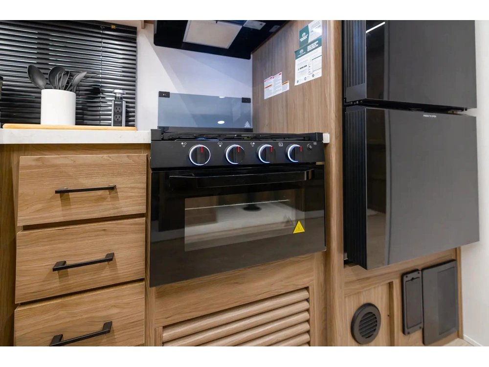 Coachmen Freedom Express 30se 2026 alt