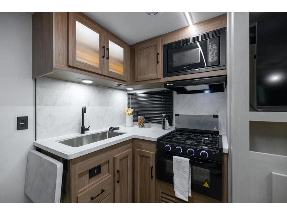 Coachmen Freedom Express 258bhs 2026 alt