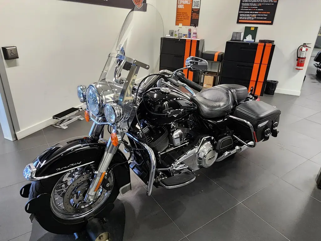 Harley-Davidson FLHRC ROAD KING CLASSICFLHRC 2011