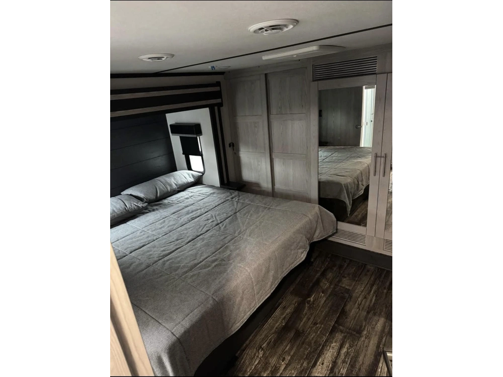 2022 Keystone Rv Fuzion 373 alt