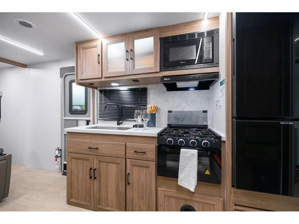 Coachmen Freedom Express 252rbs 2026 alt