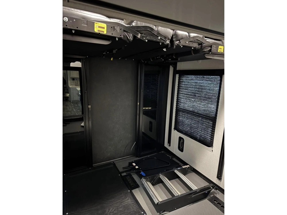 2022 Keystone Rv Fuzion 373 alt