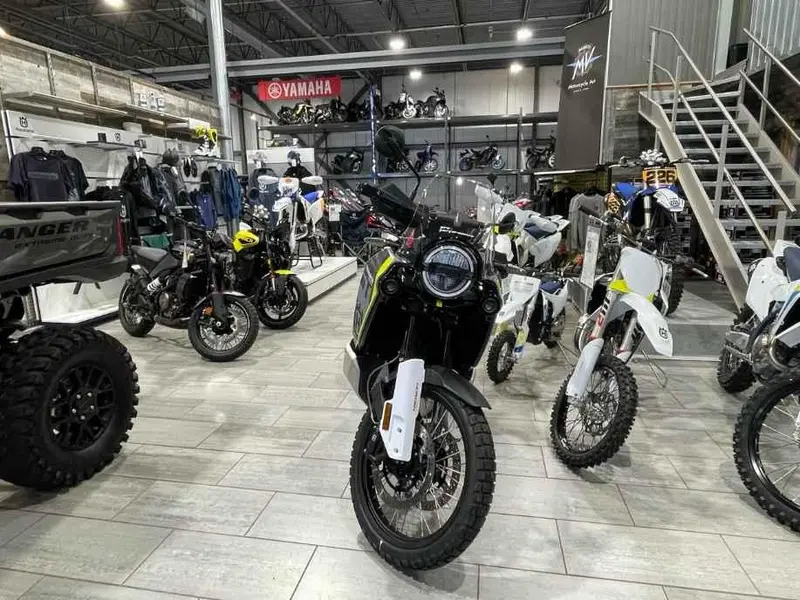 2025 Husqvarna Norden 901 thumbnail 2