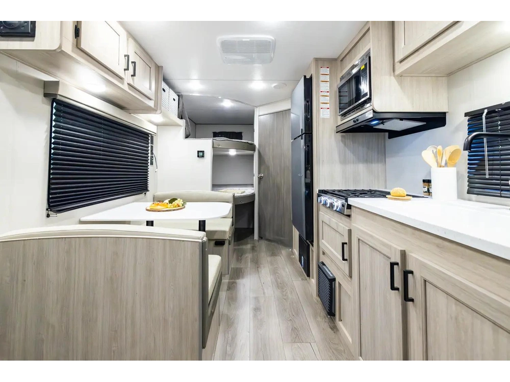 Coachmen Catalina 211bh 2026 alt