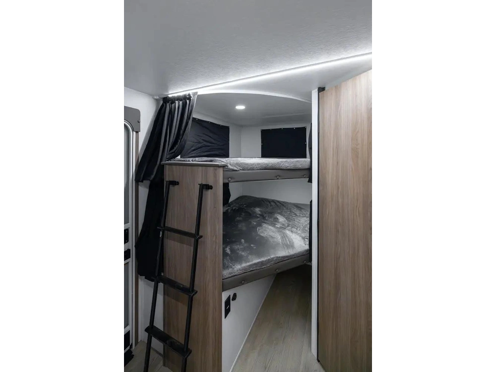 Coachmen Freedom Express 258bhs 2026 alt