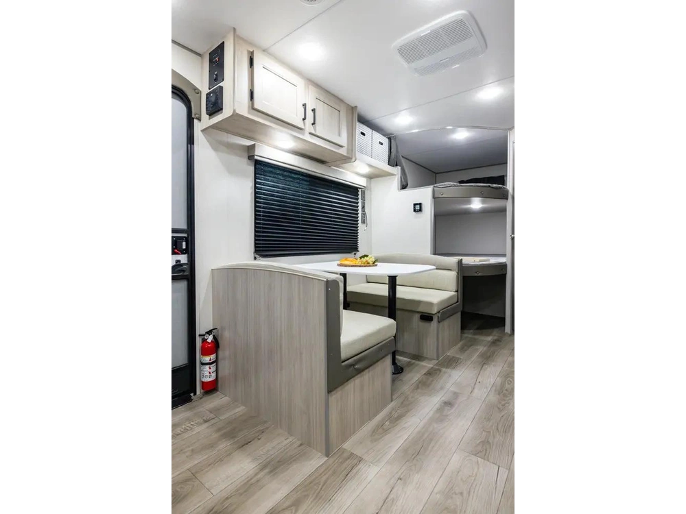 Coachmen Catalina 211bh 2026 alt