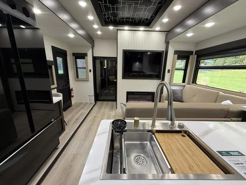 Forest River Vengeance 4413 2026