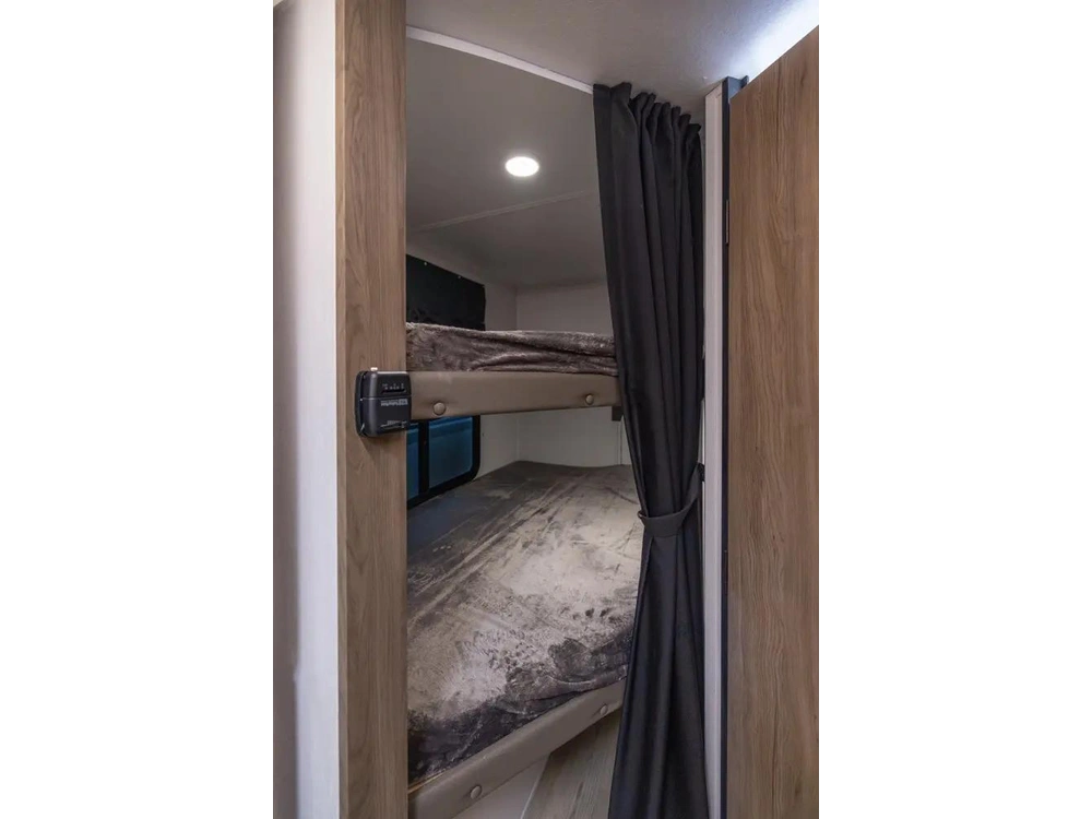 Coachmen Freedom Express 21se 2026 alt