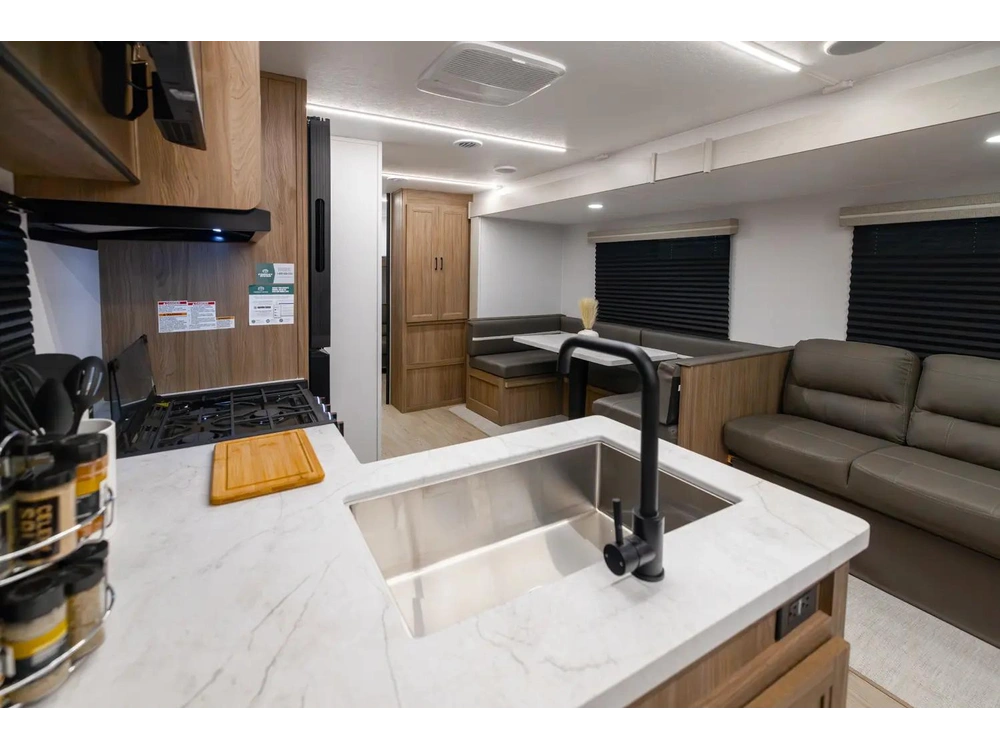 Coachmen Freedom Express 30se 2026 alt