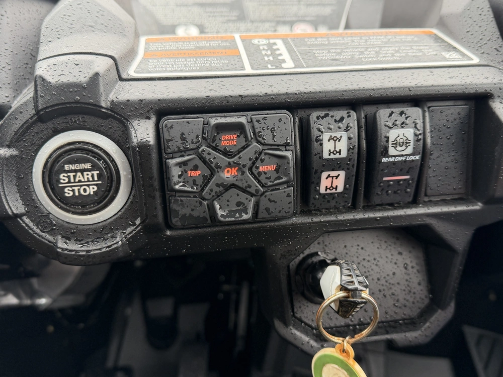 2026 Can-am Commander Xt 700 (canada) alt