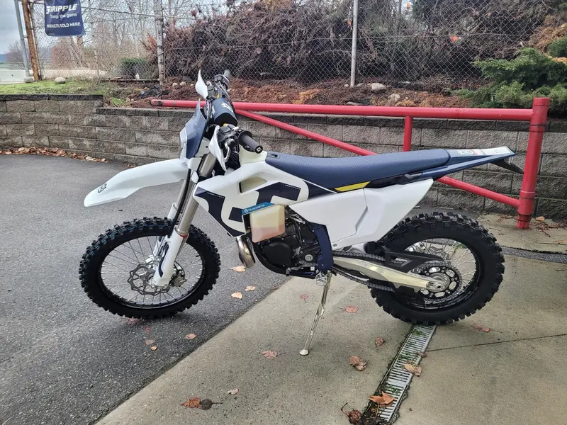 2026 Husqvarna TE 300 thumbnail 2