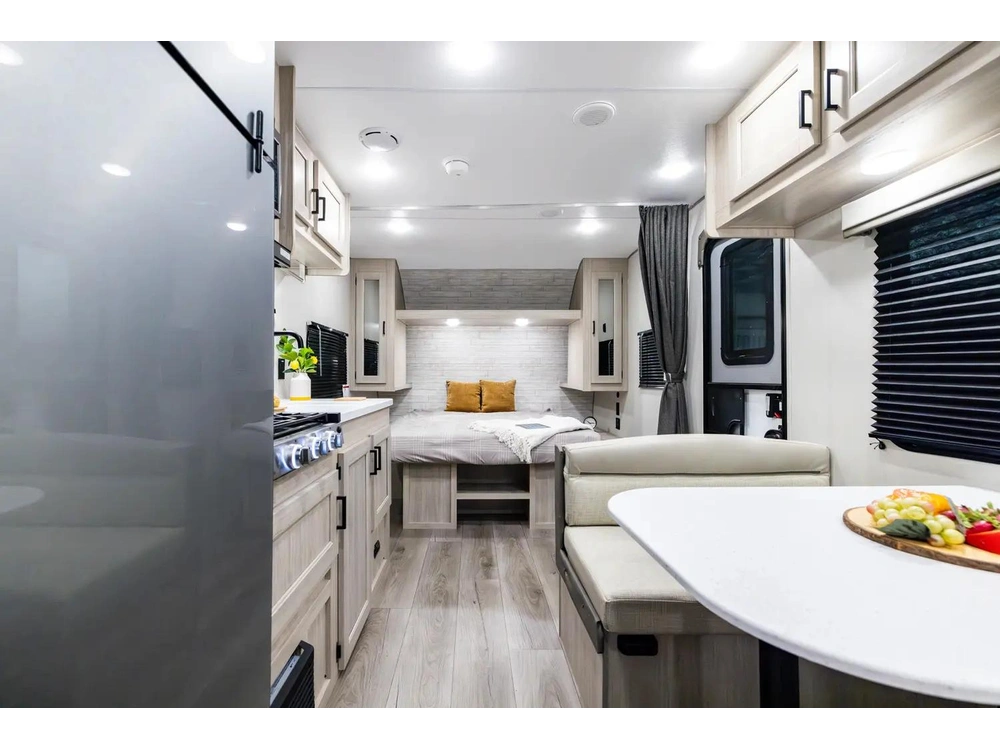 Coachmen Catalina 211bh 2026 alt