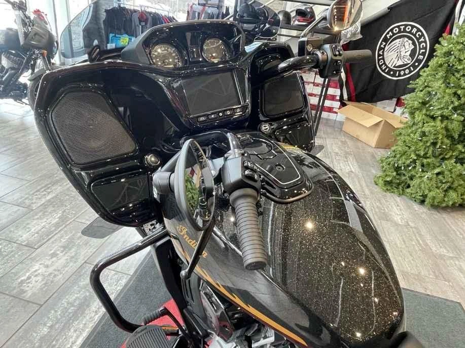 2026 Indian Motorcycle Challenger Dark Horse + 112 Package alt