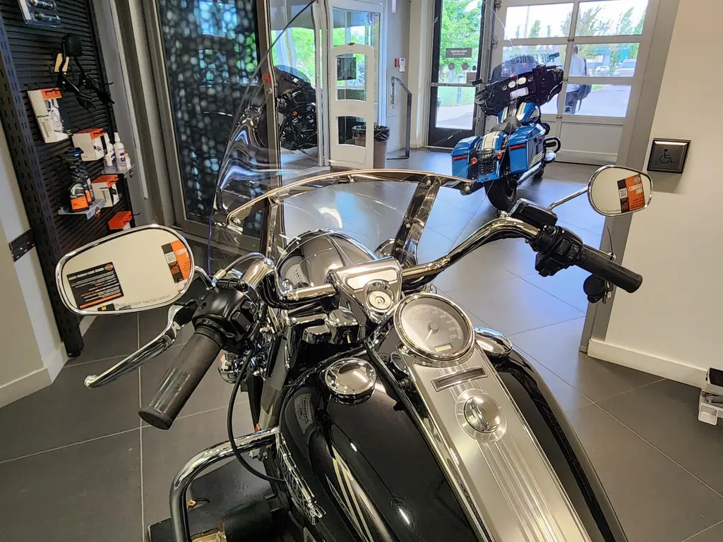 Harley-Davidson FLHRC ROAD KING CLASSICFLHRC 2011