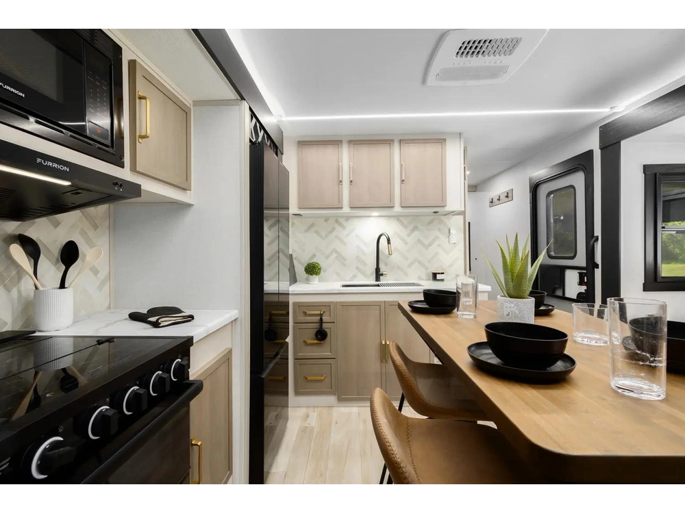 Forest River Heritage Glen 301fam 2026 alt