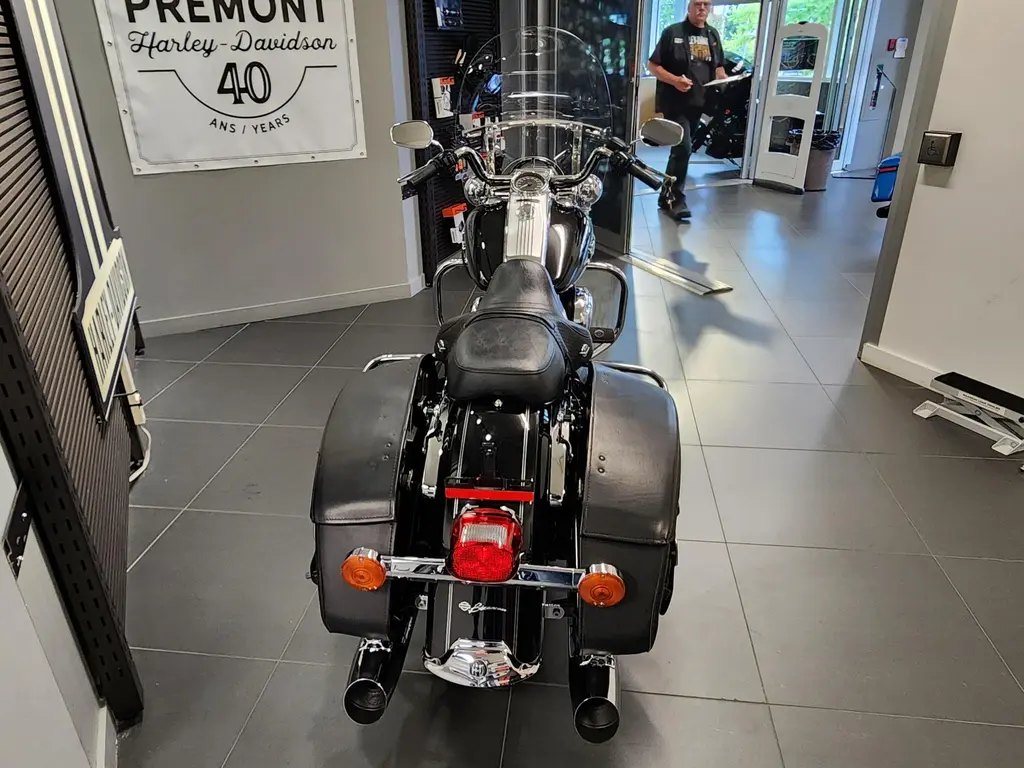 Harley-Davidson FLHRC ROAD KING CLASSICFLHRC 2011