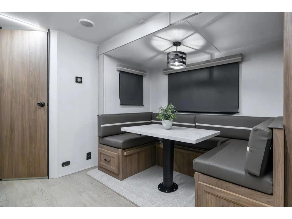 Coachmen Freedom Express 258bhs 2026 alt