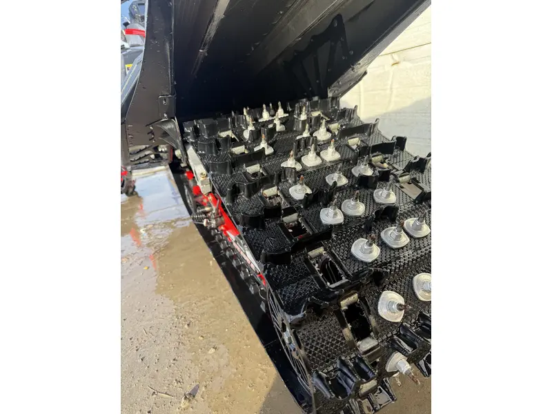 2024 Polaris INDY® VR1 Patriot Boost 137