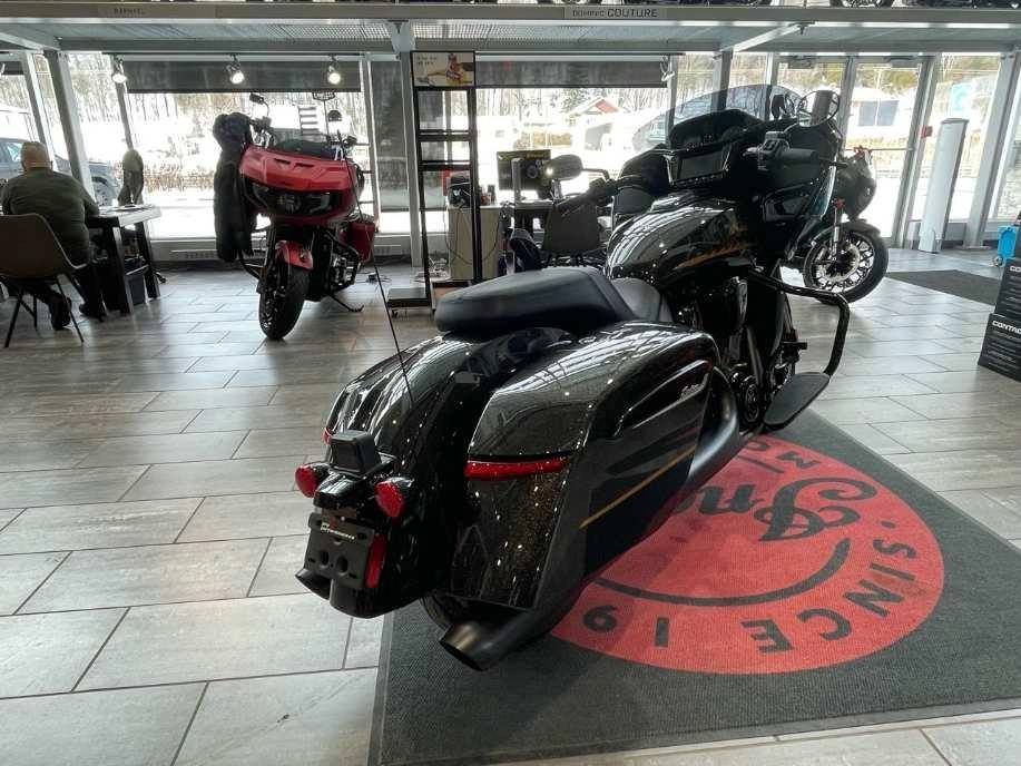2026 Indian Motorcycle Challenger Dark Horse + 112 Package alt