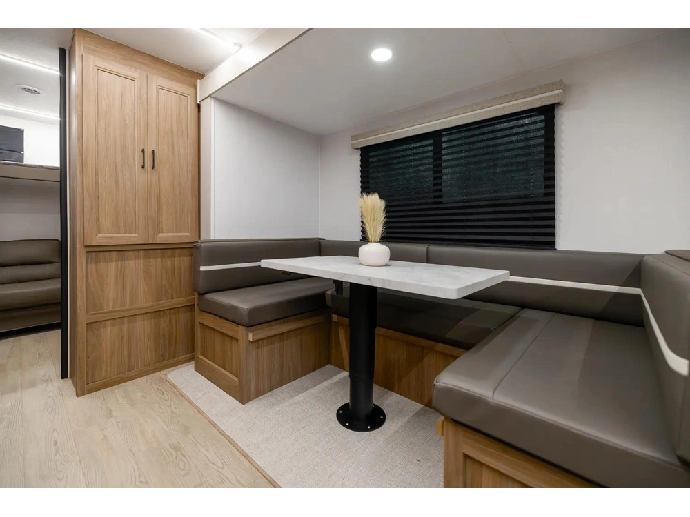 Coachmen Freedom Express 30se 2026 alt