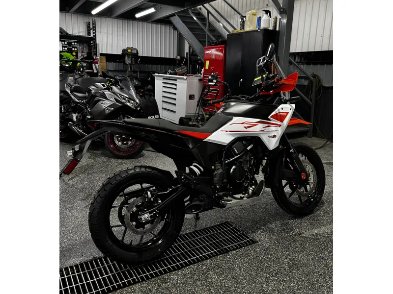 2025 KTM 390 ADVENTURE X thumbnail 2