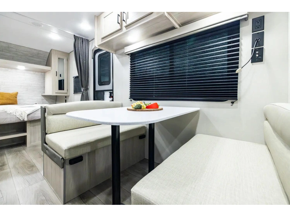 Coachmen Catalina 211bh 2026 alt