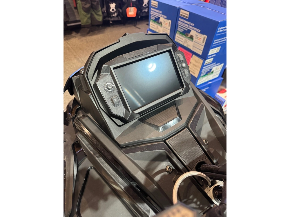 2026 Polaris 9r Rmk Pro 155x3.25 - Frosted Silver Metallic / Black / Indy® Red alt