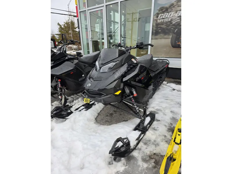 2025 Ski-Doo MXZ XRS 850