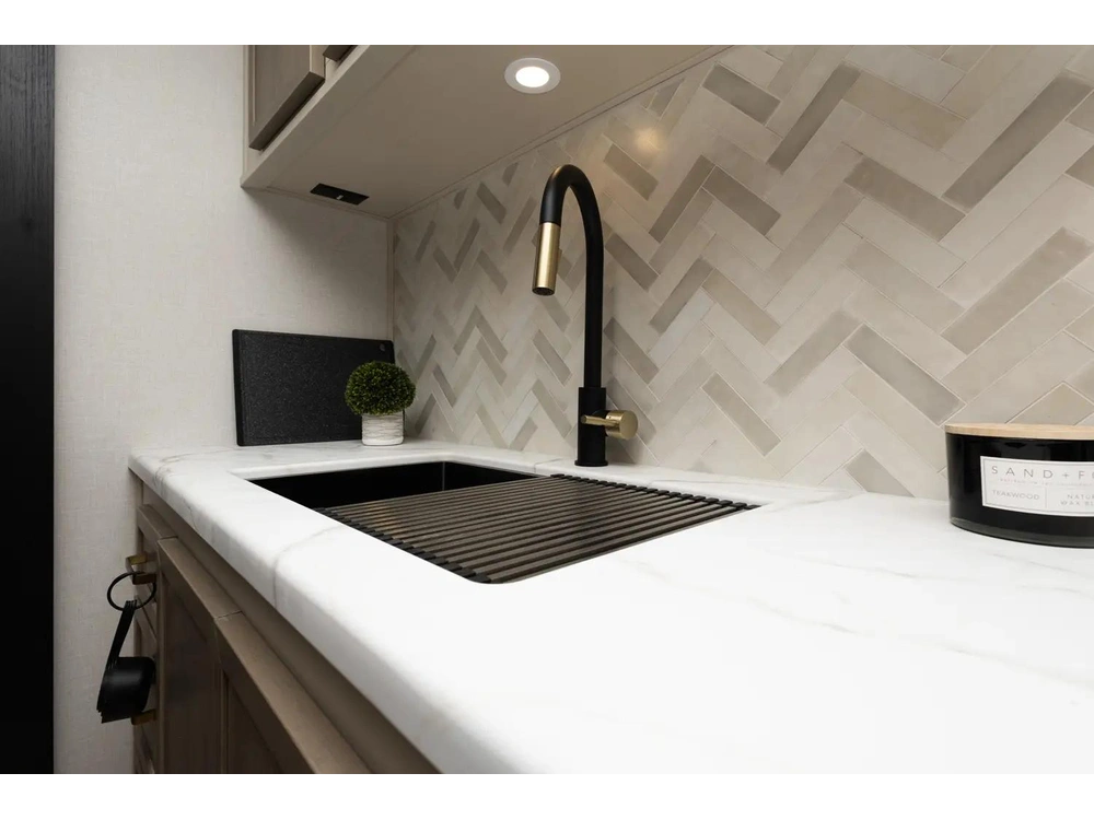 Forest River Heritage Glen 301fam 2026 alt