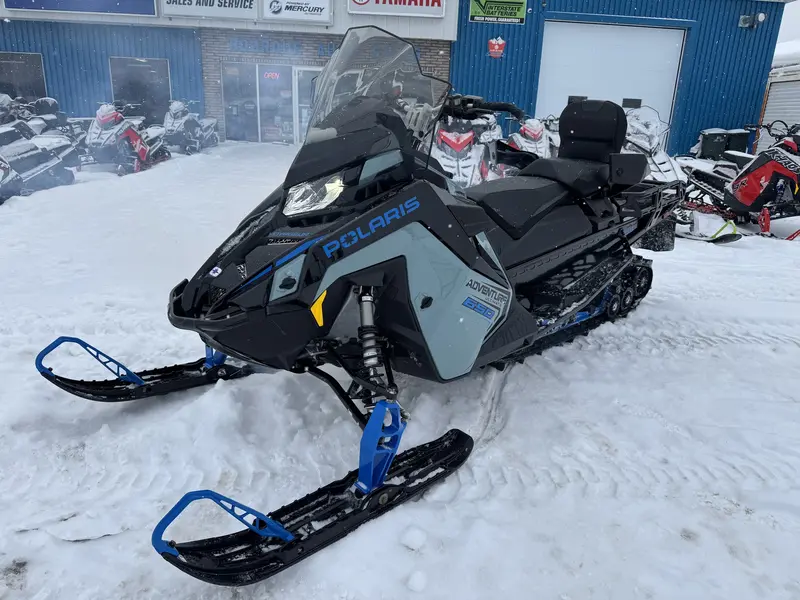 2026 Polaris 650 VOYAGEUR ADVENTURE ULTIMATE 155 X 2.0