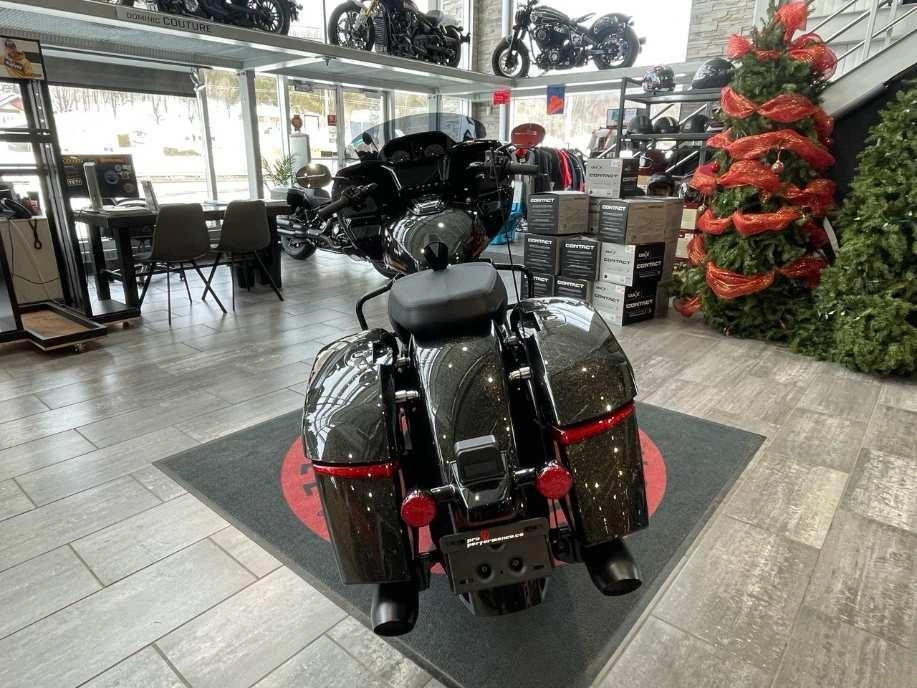 2026 Indian Motorcycle Challenger Dark Horse + 112 Package alt