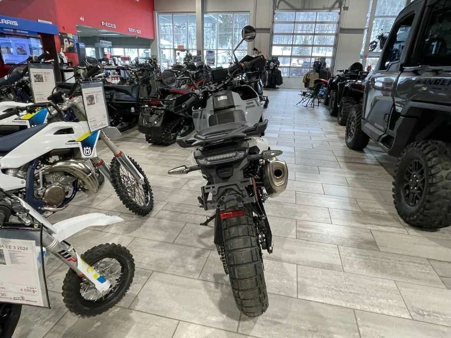 2025 Husqvarna Norden 901 alt