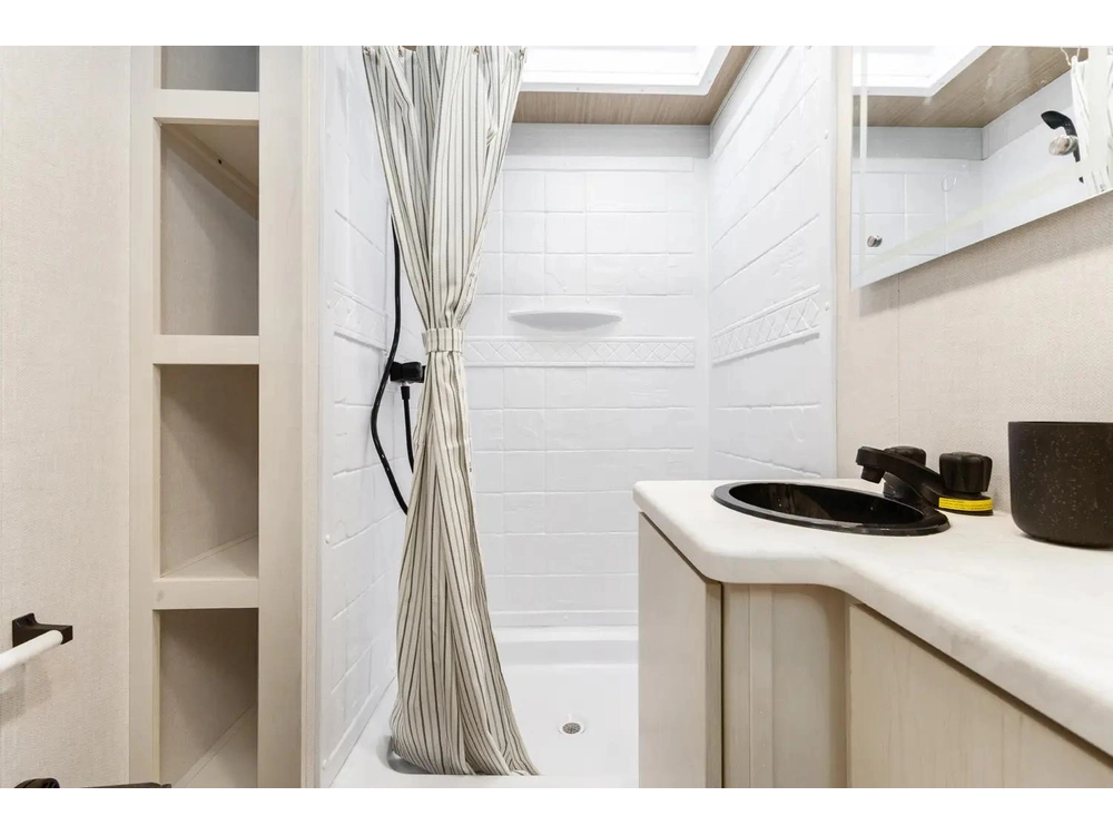 2026 Forest River Vibe Extreme Lite 2600bh alt