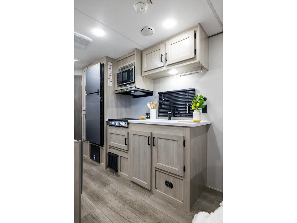 Coachmen Catalina 211bh 2026 alt