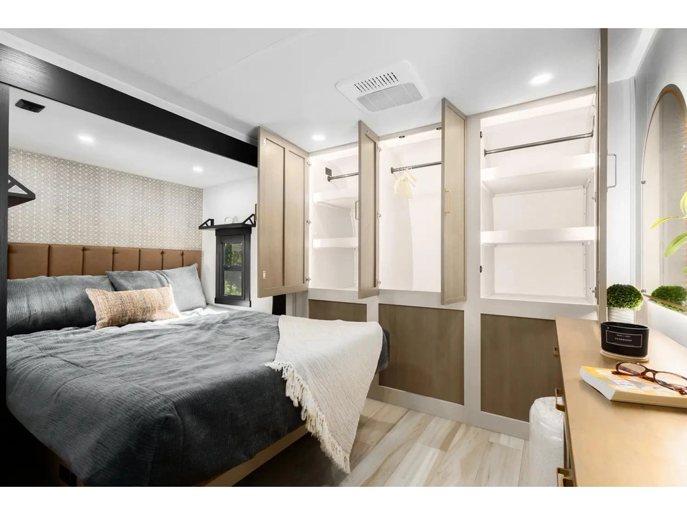 Forest River Heritage Glen 301fam 2026 alt