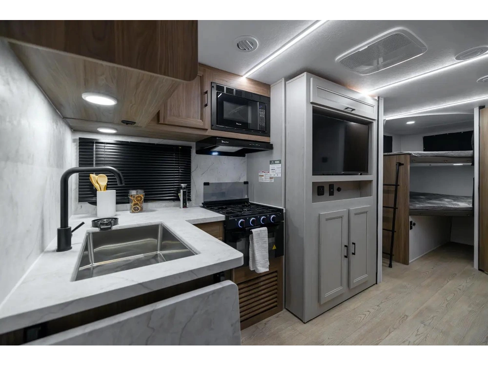 Coachmen Freedom Express 258bhs 2026 alt