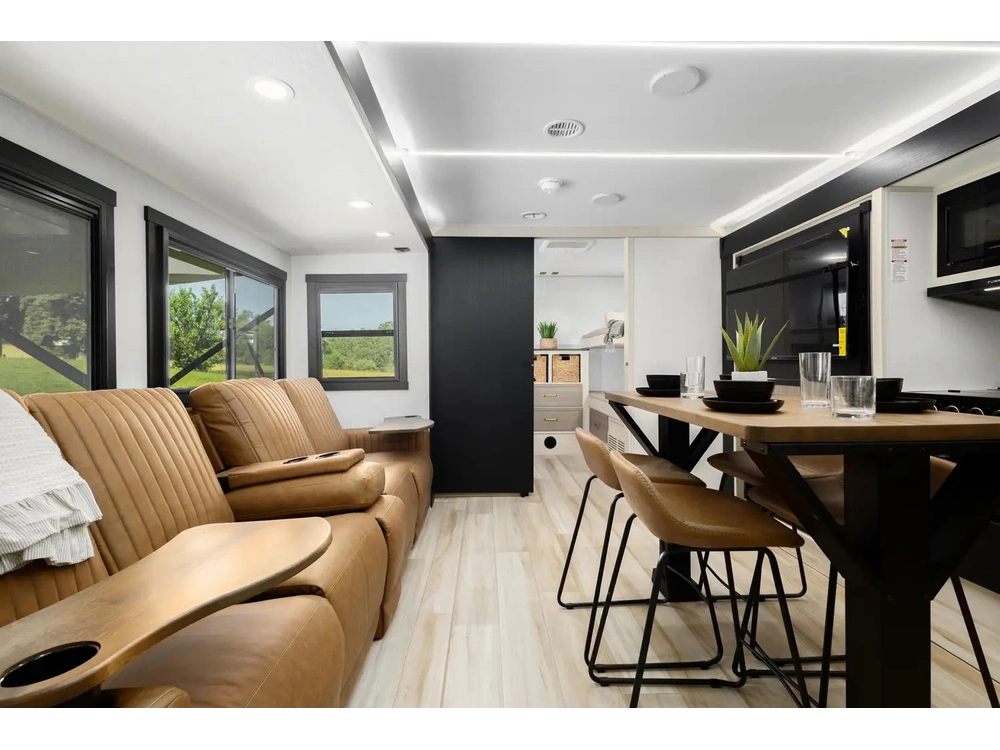 Forest River Heritage Glen 301fam 2026 alt