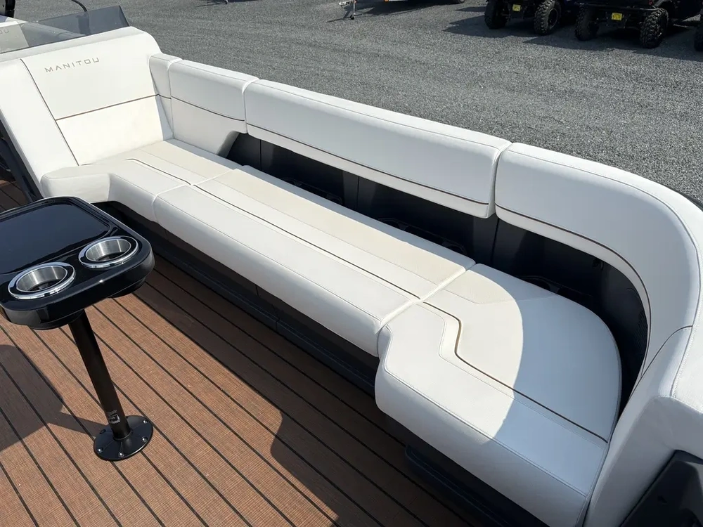 2025 Manitou Explore Switchback 26 Trifold Shp575 alt